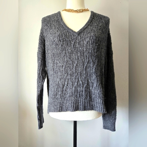 MADEWELL Alpaca Blend Lightweight Gray V-Neck Cable Knit Sweater. Medium - Picture 1 of 10